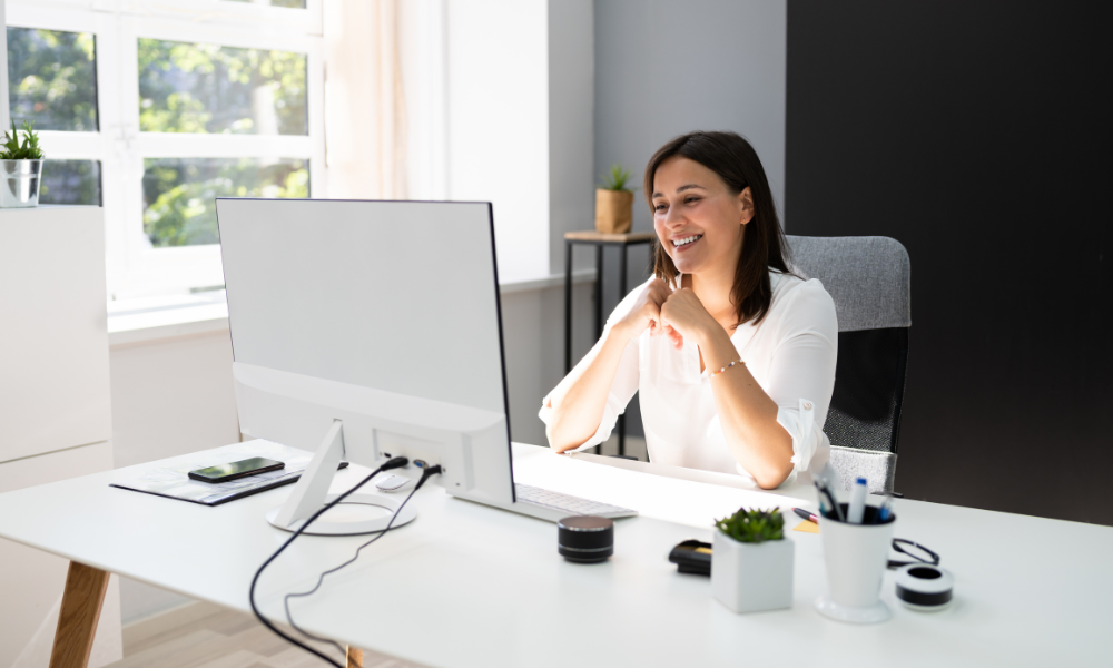 Frau beim Onlinewebinar, © Canva Frau beim Onlinewebinar, © Canva