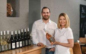 Weingut Gehring Diana Gehring mit Marvin Walter © Carsten Costard Weingut Gehring Diana Gehring mit Marvin Walter © Carsten Costard