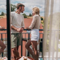 JUK_druck_24_07_zimmer_auf_dem_balkon_franz_wueste JUK_druck_24_07_zimmer_auf_dem_balkon_franz_wueste