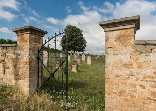 Eingangspforte des Jüdischen Friedhofs © Dominik Ketz Eingangspforte des Jüdischen Friedhofs © Dominik Ketz