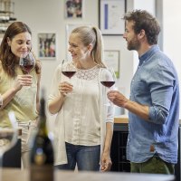 Wijngenot in de vinotheek van Ingelheim Wijngenot in de vinotheek van Ingelheim