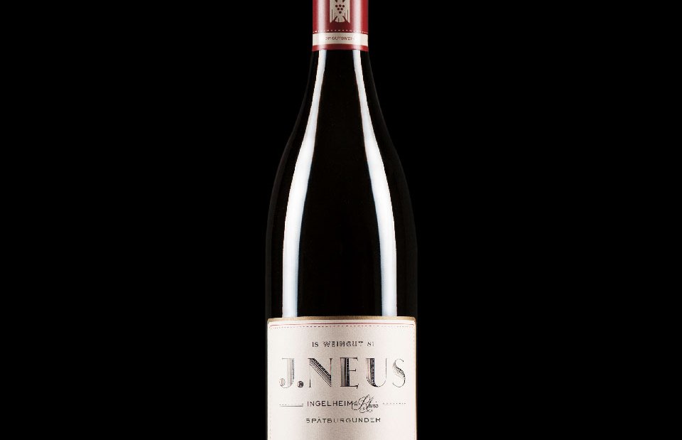 Bottle image Pinot Noir, © J. Neus Bottle image Pinot Noir, © J. Neus