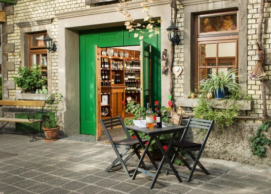 Vinothek Burghof Oswald Vinothek Burghof Oswald