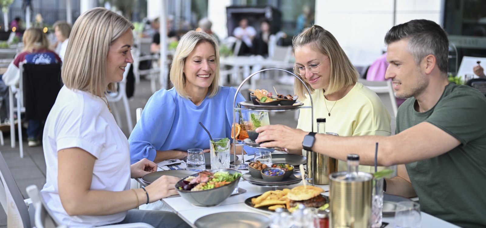 Essen in der Neuen Mitte, © Angelika Stehle/Stadt Ingelheim Essen in der Neuen Mitte, © Angelika Stehle/Stadt Ingelheim
