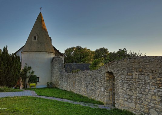 Muurdoorsnede met torenspits Muurdoorsnede met torenspits