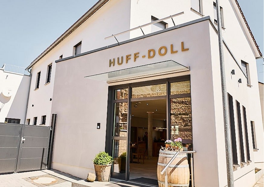 Weingut Huff-Doll_Vinothek Eingang, © Weingut Huff-Doll Weingut Huff-Doll_Vinothek Eingang, © Weingut Huff-Doll