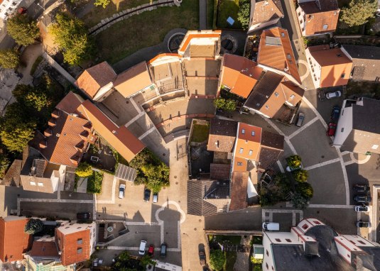 Semicircular building Semicircular building