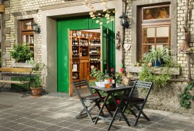 Vinothek Burghof Oswald Vinothek Burghof Oswald