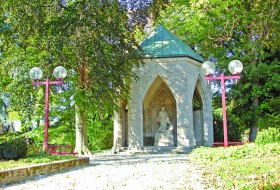 Kriegerdenkmal in der Kommerzienrat Boehringer Anl © Marliese Tabarelli Kriegerdenkmal in der Kommerzienrat Boehringer Anl © Marliese Tabarelli