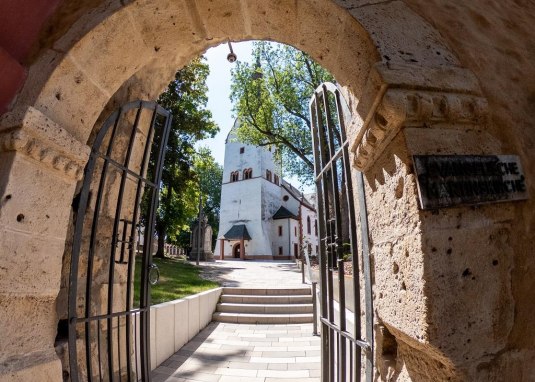 Nierstein Martinskirche außen © inMEDIA Nierstein Martinskirche außen © inMEDIA