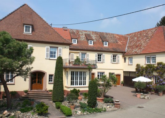 Weingut Müller-Dr. Becker © Weingut Müller-Dr. Becker Weingut Müller-Dr. Becker © Weingut Müller-Dr. Becker