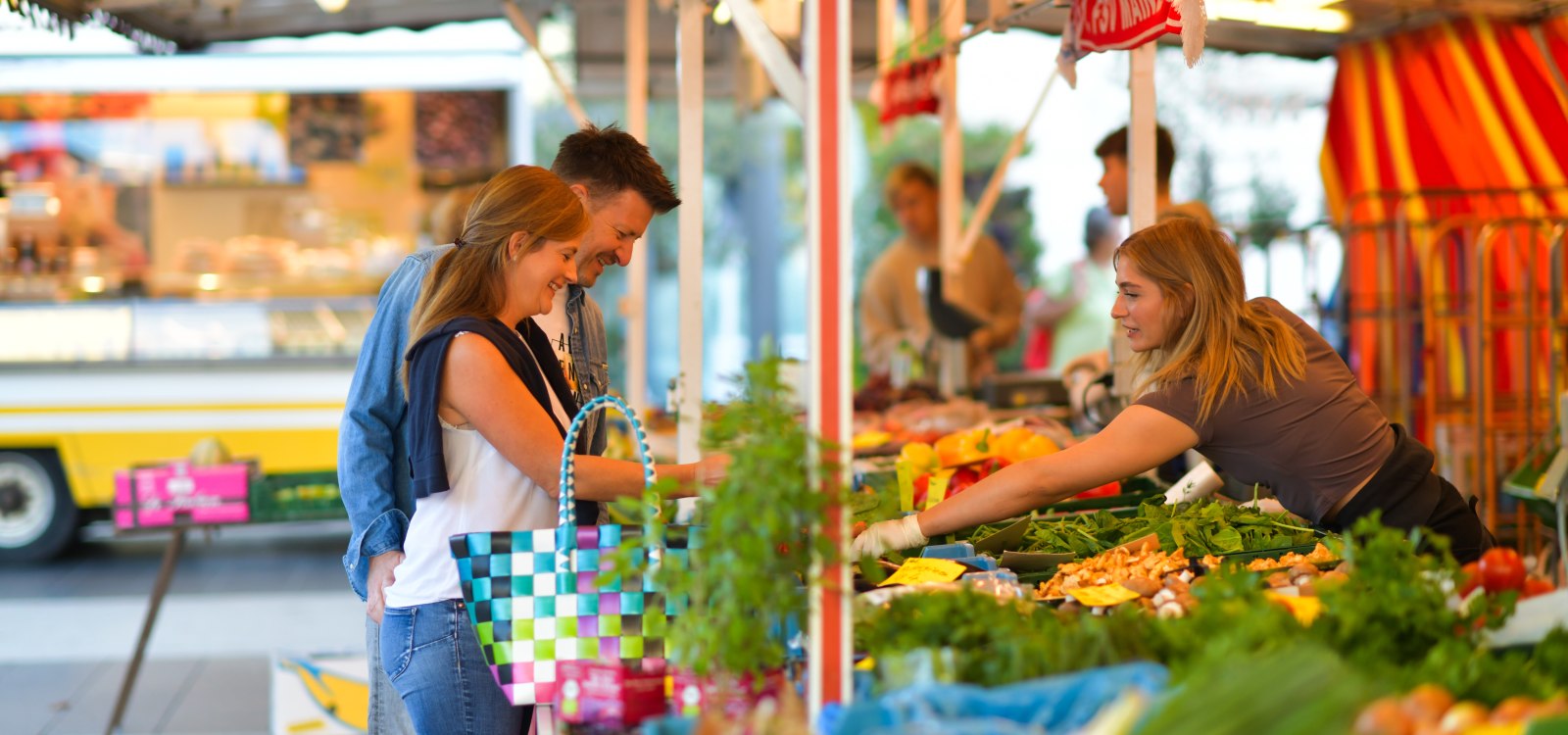 Wochenmarkt, © Angelika Stehle/Stadt Ingelheim Wochenmarkt, © Angelika Stehle/Stadt Ingelheim