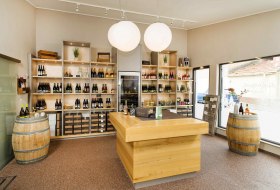 Vinothek Weingut Schloßgartenhof, © Carsten Costard Vinothek Weingut Schloßgartenhof, © Carsten Costard