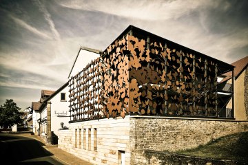 Espenhof_Fassade_Richard_Bord_high_res Internet, © Weingut Espenhof Espenhof_Fassade_Richard_Bord_high_res Internet, © Weingut Espenhof