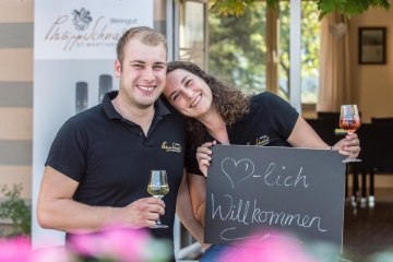 1_herzilchwelkommen_uryright-klaus-castor_4, © Weingut Philipp Schnabel 1_herzilchwelkommen_uryright-klaus-castor_4, © Weingut Philipp Schnabel