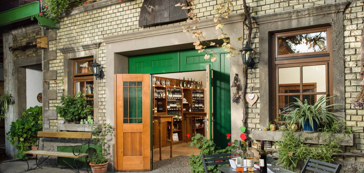 Weingut Burghof Oswald_Außen, © Weingut Burghof Oswald Weingut Burghof Oswald_Außen, © Weingut Burghof Oswald