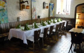 Gedeckte Tafel in der Rathofkapelle Gedeckte Tafel in der Rathofkapelle