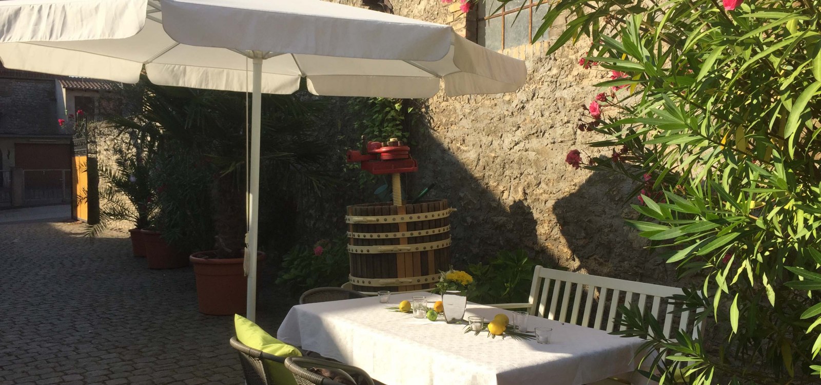 Weingut Tobias Hahn_Innenhof, © Weingut Tobias Hahn Weingut Tobias Hahn_Innenhof, © Weingut Tobias Hahn