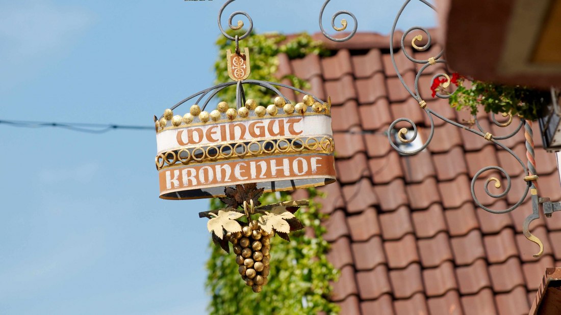 Weingut Kronenhof_Schild, © Weingut Kronenhof Weingut Kronenhof_Schild, © Weingut Kronenhof