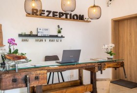 Rezeption © © 2020 Hotel Clement Rezeption © © 2020 Hotel Clement