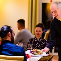 Abendessen im Restaurant Wein- & Parkhotel © Wein- & Parkhotel Nierstein Abendessen im Restaurant Wein- & Parkhotel © Wein- & Parkhotel Nierstein