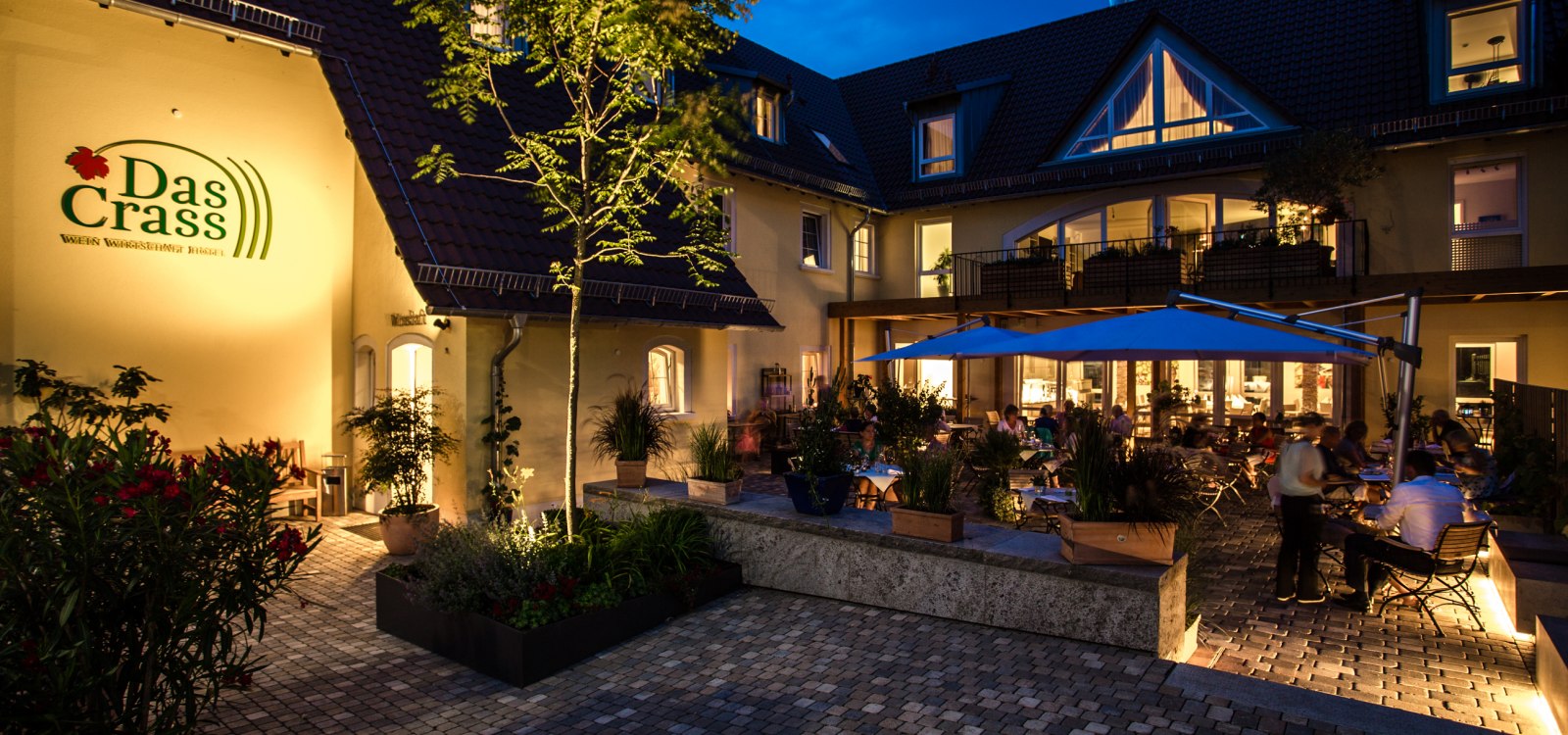 Terrasse Crass Abend, © Stephan Franz Ferdinand Dinges Terrasse Crass Abend, © Stephan Franz Ferdinand Dinges