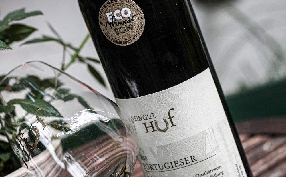 Weingut Huf_Weinflasche, © Weingut Huf Weingut Huf_Weinflasche, © Weingut Huf