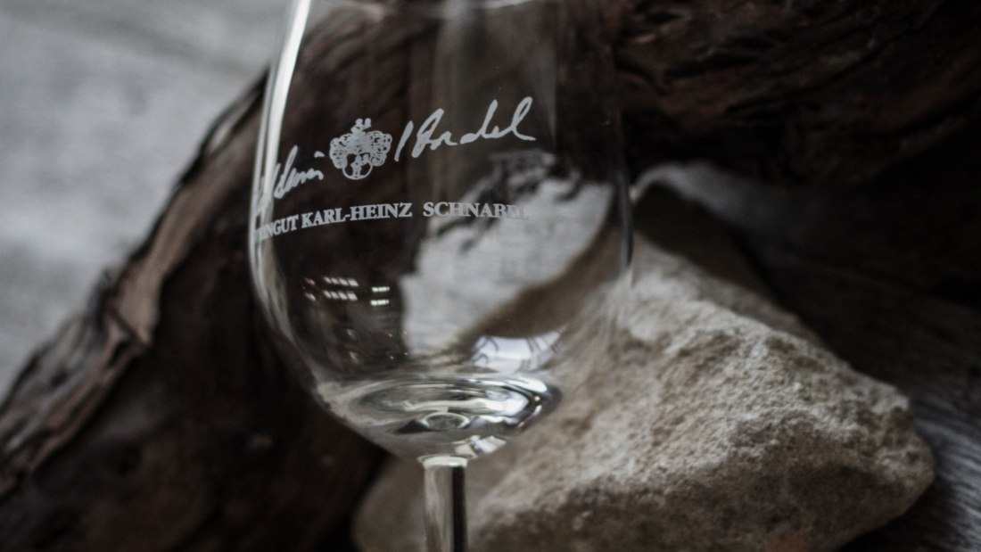 Weingut Schnabel_Weinglas, © Weingut Schnabel Weingut Schnabel_Weinglas, © Weingut Schnabel