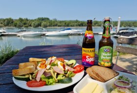 Rheinufer Heidenfahrt – wine and beer garden 2 Rheinufer Heidenfahrt – wine and beer garden 2