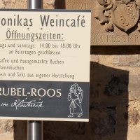 Willkommen in Veronikas Weincafé Willkommen in Veronikas Weincafé