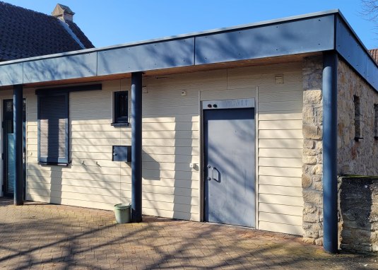 &Ouml;ffentliche Toilette am Friedhof Ober-Ingelheim