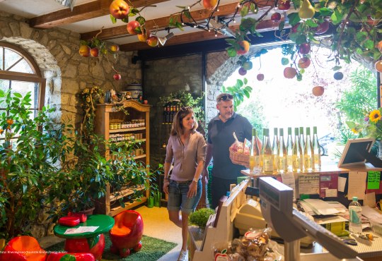 Ingelheim is best known in the region for its fruit and asparagus cultivation, which can be bought directly from the producer., &copy; Rheinhessen-Touristik GmbH / Dominik Ketz