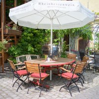 Innenhof Strau&szlig;wirtschaft bei Strubs