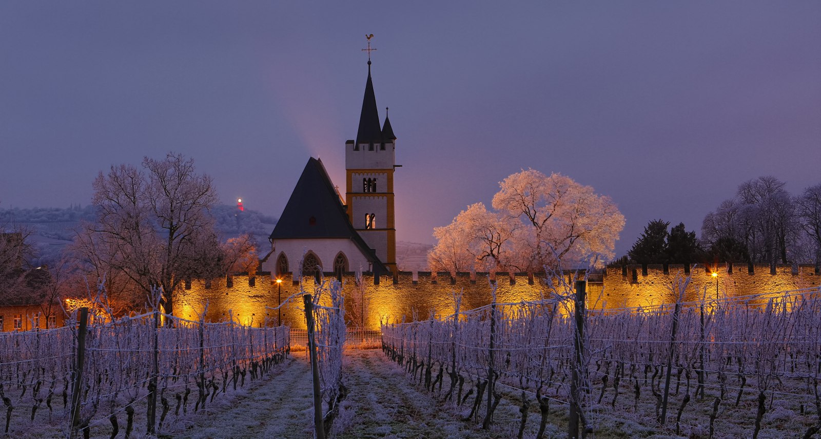 Im Hintergrund sieht man die Ingelummer Kerz, den Bismarckturm als Adventskerze, leuchten. , © Rainer Oppenheimer