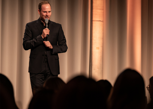 241026_Poetry_Slam (c) Holger Bewersdorf Deskline