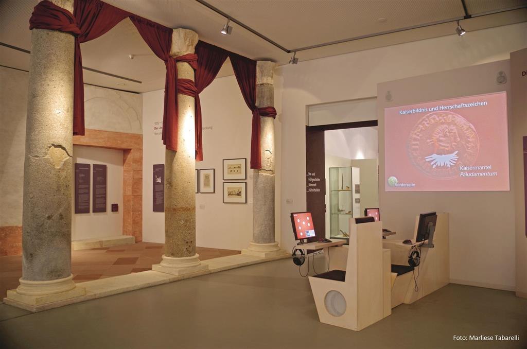 Museum bei der Kaiserpfalz Säulengang