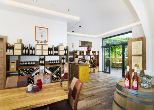 Vinothek Weingut Strub 1 © Carsten Costard