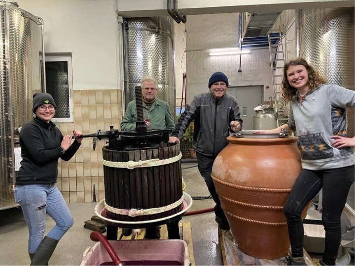 &copy; Weingut Burghof Oswald