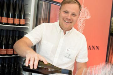 &copy; Weingut Dackermann