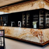 Vinothek Braunewell Theke &copy; Ines Barwig