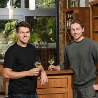 Weingut Posthof Doll&Göth - Linus und Benjamin Dol © Carsten Costard