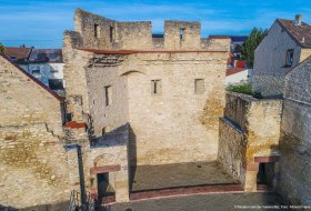 &bdquo;Das Heidesheimer Tor im Saalgebiet ist bis heute ein eindrucksvoller Hinweis auf den Ausbau der Kaiserpfalz in eine wehrhafte Burg.  &copy; Museum bei der Kaiserpfalz, Foto: Albrecht Haag