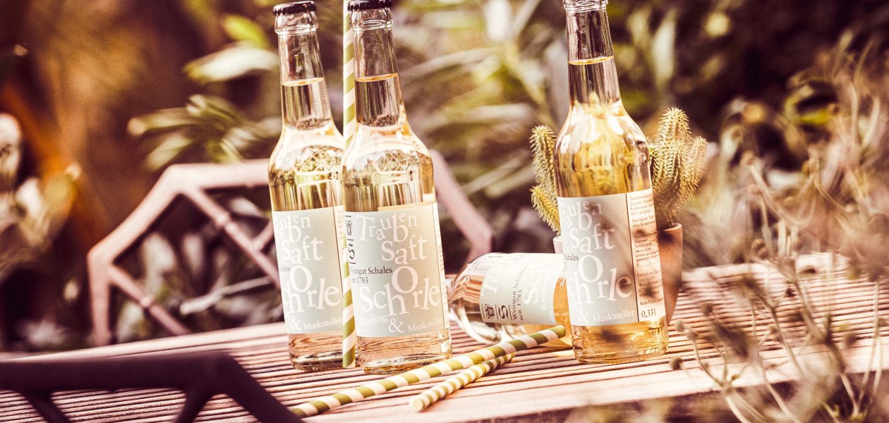 Weingut Schales_Flaschen, &copy; Weingut Schales