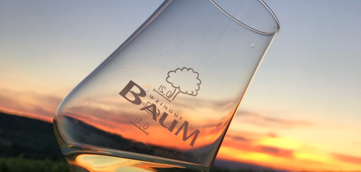 Weingut Baum_Weinglas - Sonnenuntergang, &copy; Lena G&ouml;th