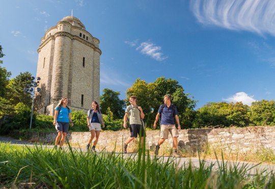 Wandelgroep bij de Bismarck-toren bij Ingelheim, © Dominik Ketz