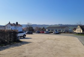 Parkplatz an der Burgkirche &copy; Stadt Ingelheim/uz