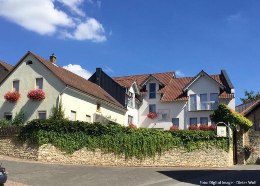 G&auml;stehaus & Weingut &copy; Weitzel