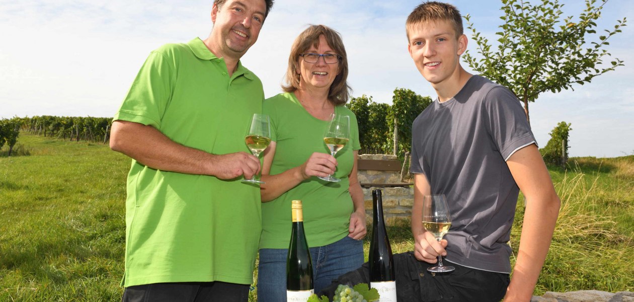 &copy; Weingut Kronenhof