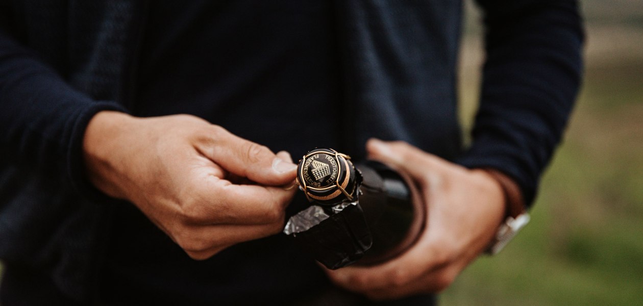 Andreas Brummund_Sektflasche öffnen, © Andreas Brummund - die WeinWerkstatt