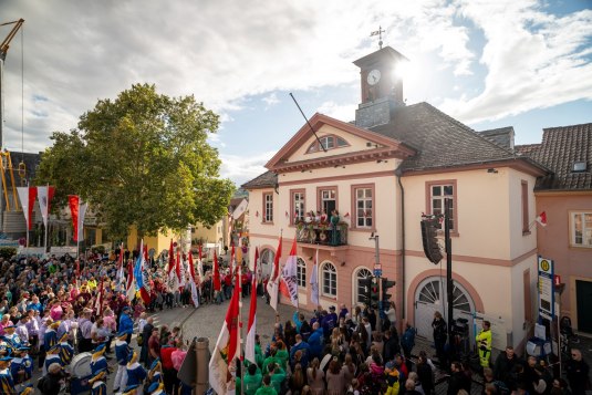 Rotweinfest 2024 Krönungszeremonie Altes Rathaus, © Stadt Ingelheim_Singer-Fischer